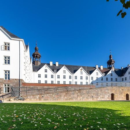 Mooi: Fantastisches Apartment Mit Seeblick Und Stil, Netflix プレーン エクステリア 写真